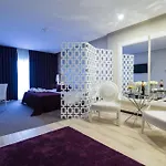 De Plaza & Hotel
