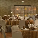 Hotel De Plaza & 4*