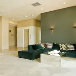 De Plaza & Hotel