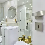 Hotel De Plaza & 4*