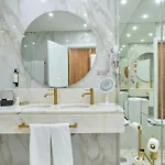 Hotel De Plaza & 4*