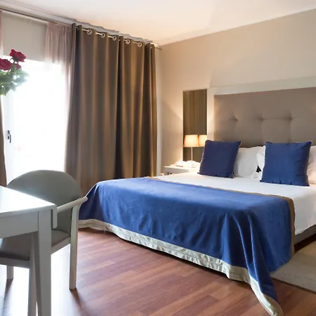De Plaza & Ξενοδοχείο 4*