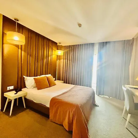 De Plaza & Hotell 4*