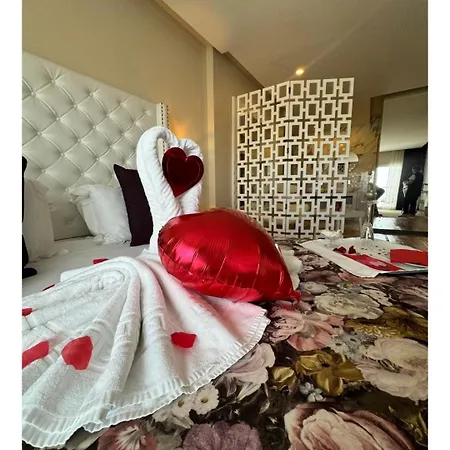 Hotel De Plaza & 4*