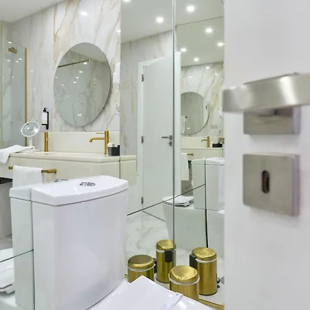 Hotel De Plaza & 4*