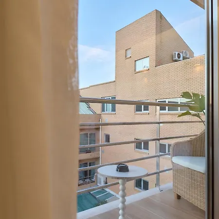 Hotel De Plaza & 4*
