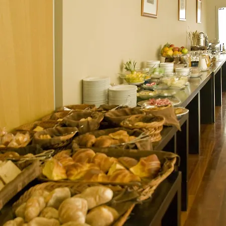 Hotel De Plaza & 4*