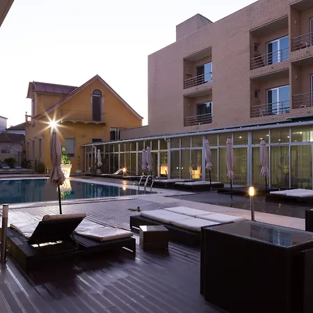 Hotel De Plaza & 4*