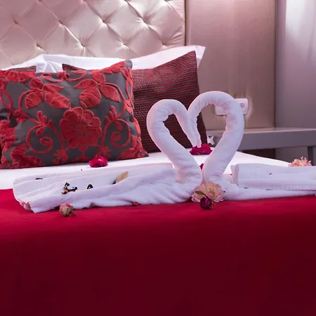 Hotel De Plaza & 4*