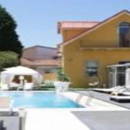 Hotel De Plaza & 4*