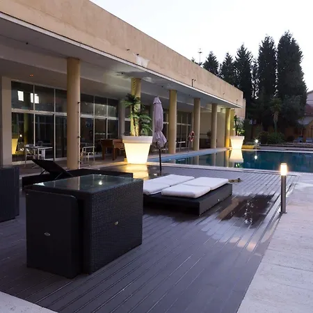 Hotel De Plaza & 4*