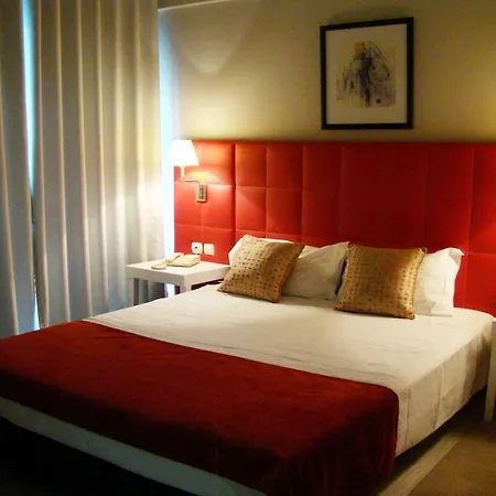 Hotel De Plaza & 4*