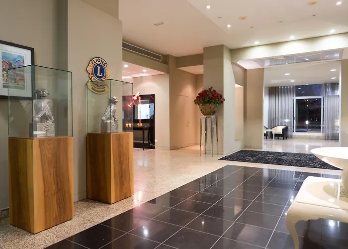 De Plaza & Отель Ильяву