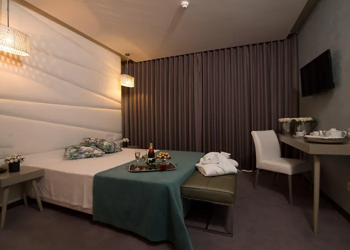 De Plaza & Отель Ильяву