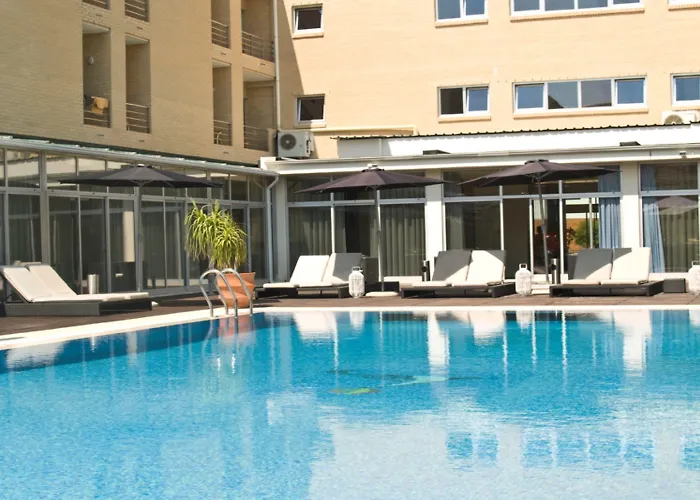 De Plaza & Отель Ильяву