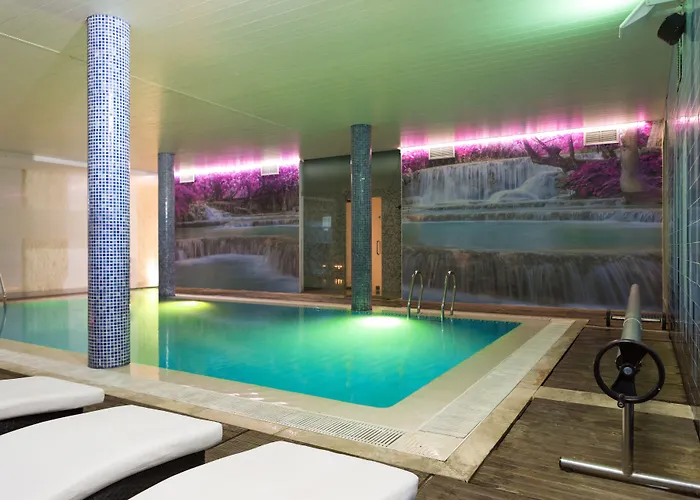 De Plaza & Отель Ильяву