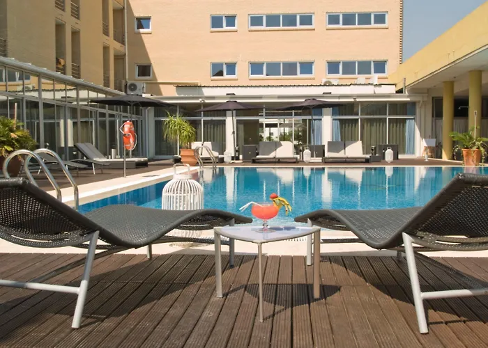 De Plaza & Отель Ильяву