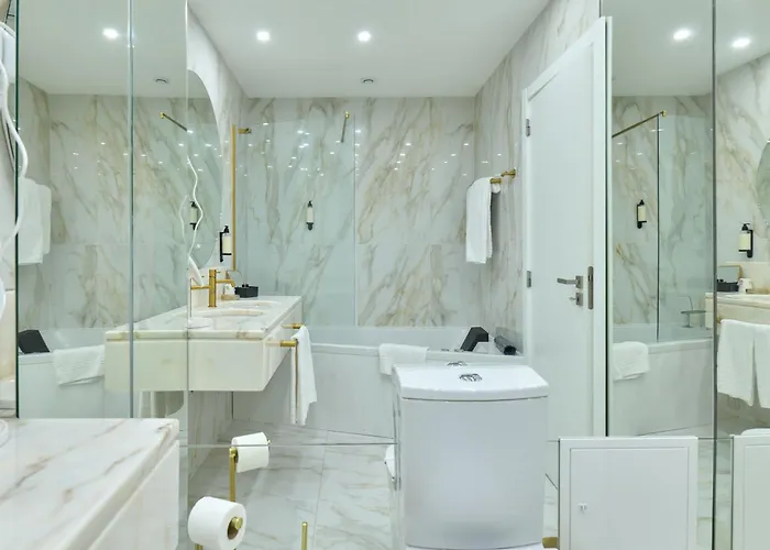 Отель De Plaza & Ильяву