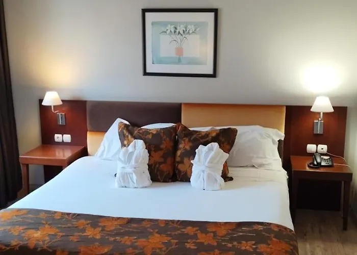 De Plaza & Отель Ильяву