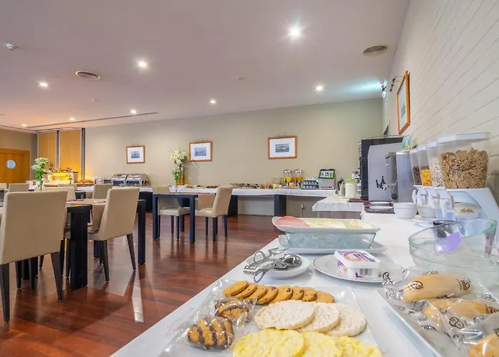 De Plaza & Отель Ильяву